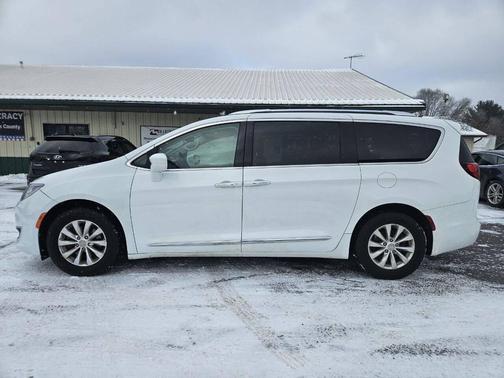 2018 Chrysler Pacifica Touring-L