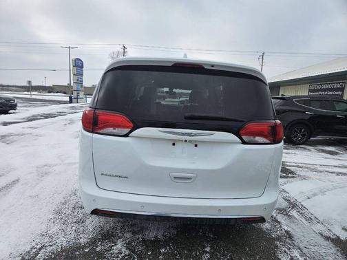 2018 Chrysler Pacifica Touring-L