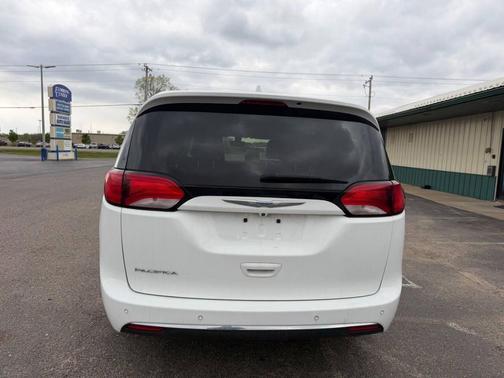 Bright White Clearcoat 2018 Chrysler Pacifica Touring-L