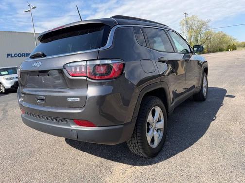 Granite Crystal Metallic Clearcoat 2019 Jeep Compass Latitude