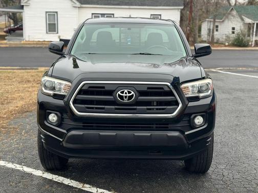 2017 Toyota Tacoma SR