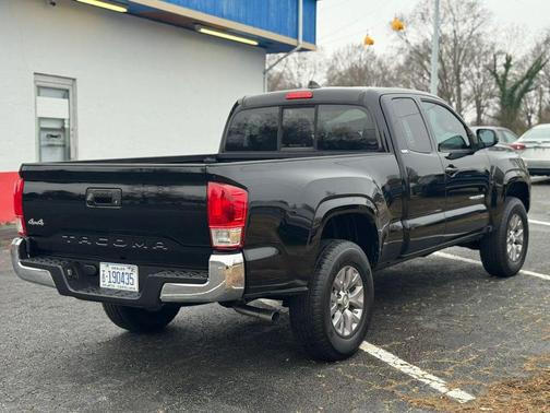 2017 Toyota Tacoma SR