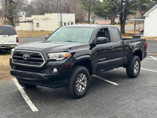 2017 Toyota Tacoma SR