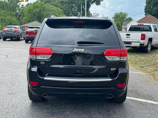 Diamond Black Crystal Pearlcoat 2018 Jeep Grand Cherokee Overland