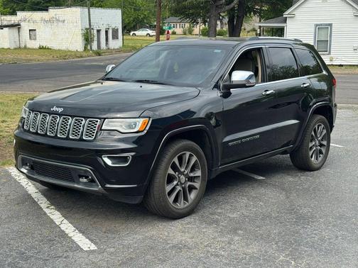 Diamond Black Crystal Pearlcoat 2018 Jeep Grand Cherokee Overland