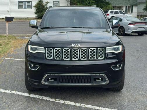 Diamond Black Crystal Pearlcoat 2018 Jeep Grand Cherokee Overland