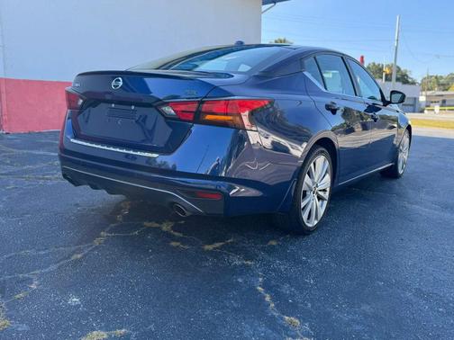 2020 Nissan Altima SR FWD