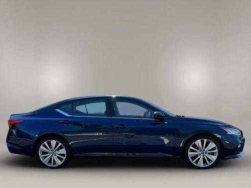 2020 Nissan Altima SR FWD