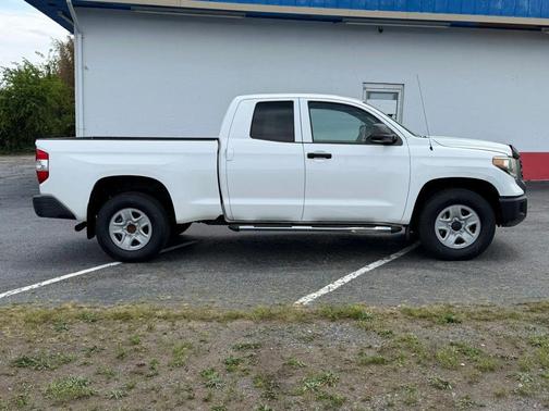 Super White 2019 Toyota Tundra SR