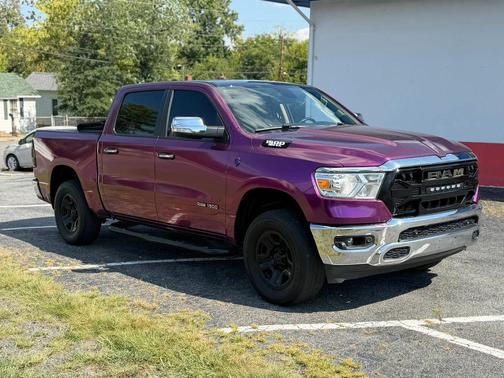 Diamond Black Crystal Pearlcoat 2020 RAM 1500 Big Horn/Lone Star