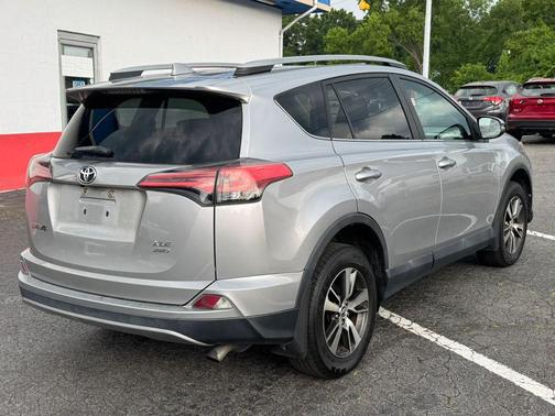 Silver Sky Metallic 2018 Toyota RAV4 XLE