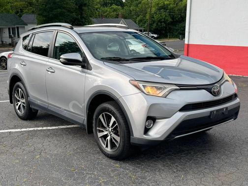 Silver Sky Metallic 2018 Toyota RAV4 XLE