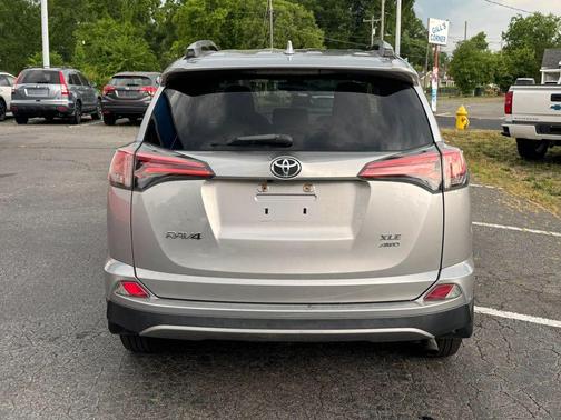Silver Sky Metallic 2018 Toyota RAV4 XLE