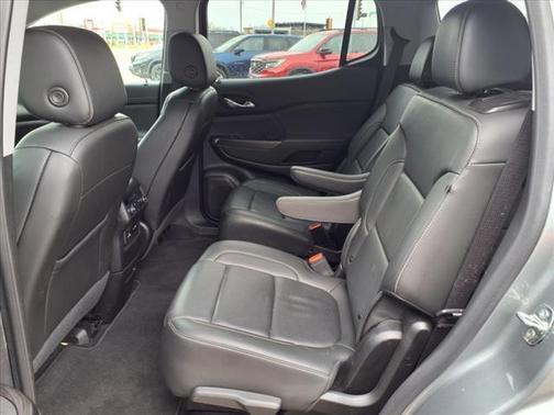 2023 GMC Acadia AWD SLT