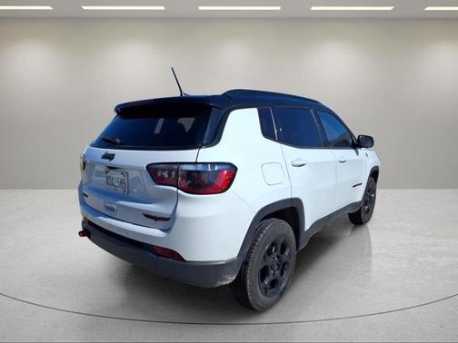 Bright White Clearcoat 2023 Jeep Compass Trailhawk