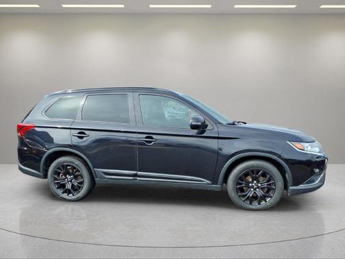 Labrador Black Metallic 2019 Mitsubishi Outlander SEL S-AWC