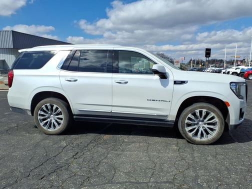 White Frost Tricoat 2022 GMC Yukon Denali
