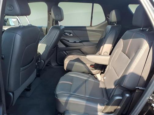 Mosaic Black Metallic 2023 Chevrolet Traverse RS