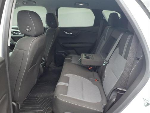Iridescent Pearl Tricoat 2023 Chevrolet Blazer 2LT