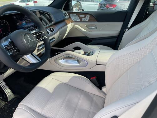 2025 Mercedes-Benz GLS 580 