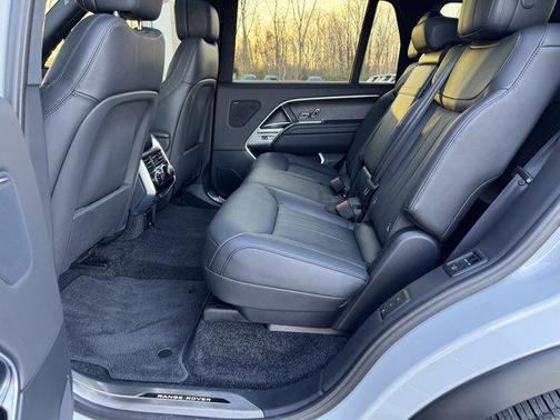 2025 Land Rover Range Rover P400 SE 7 Seat