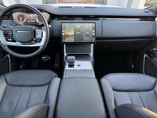 2025 Land Rover Range Rover P400 SE 7 Seat