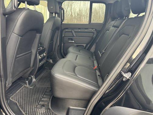 2025 Land Rover Defender 110 P300