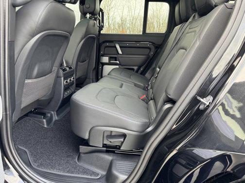 2024 Land Rover Defender V8