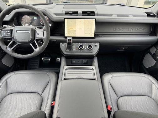 2024 Land Rover Defender V8