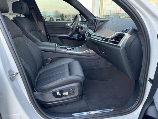 2025 BMW X7 M60i