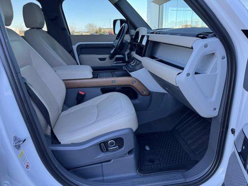 2023 Land Rover Defender 130 SE