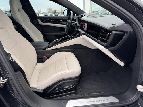 2025 Porsche Panamera 4