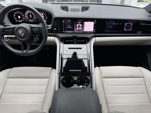 2025 Porsche Panamera 4