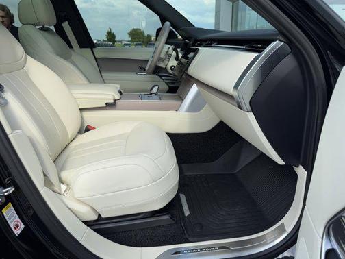 2025 Land Rover Range Rover P530 SE