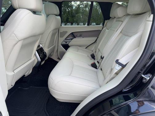 2025 Land Rover Range Rover P530 SE