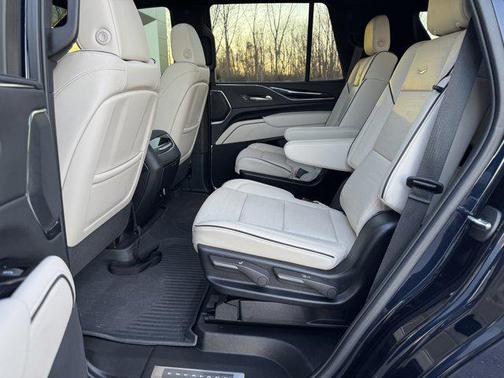 2024 Cadillac Escalade Sport