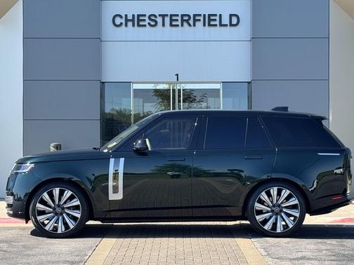 British Racing Green SV Bespoke Ultra Metallic Sa 2024 Land Rover Range Rover P615 SV