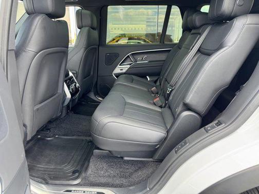 2025 Land Rover Range Rover P400 SE 7 Seat