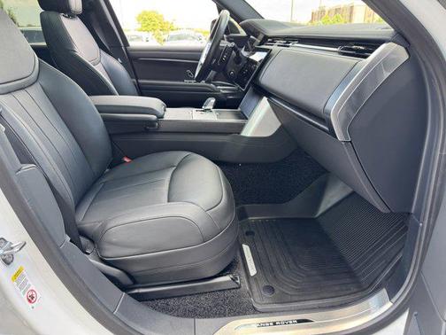 2025 Land Rover Range Rover P400 SE 7 Seat