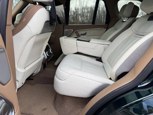 2024 Land Rover Range Rover P615 SV