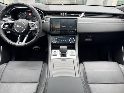 2025 Jaguar F-PACE SVR P550 AWD Automatic