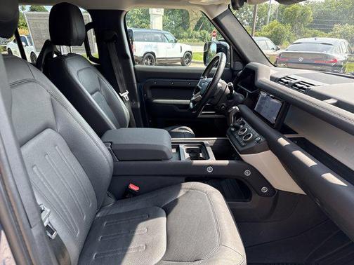 2022 Land Rover Defender 110 SE