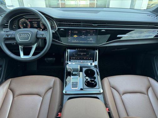 2024 Audi Q7 45 Premium Plus