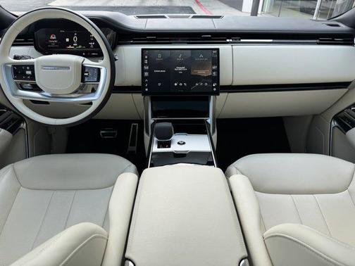 2025 Land Rover Range Rover P550e SE