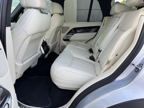 2025 Land Rover Range Rover P550e SE