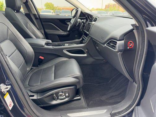 2018 Jaguar F-PACE 25t R-Sport