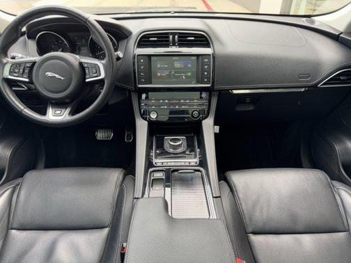 2018 Jaguar F-PACE 25t R-Sport