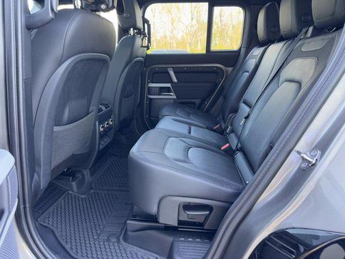 2024 Land Rover Defender 110 P400 X-Dynamic SE