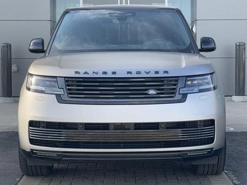 2025 Land Rover Range Rover P615 SV