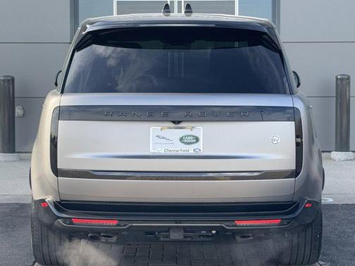 2025 Land Rover Range Rover P615 SV